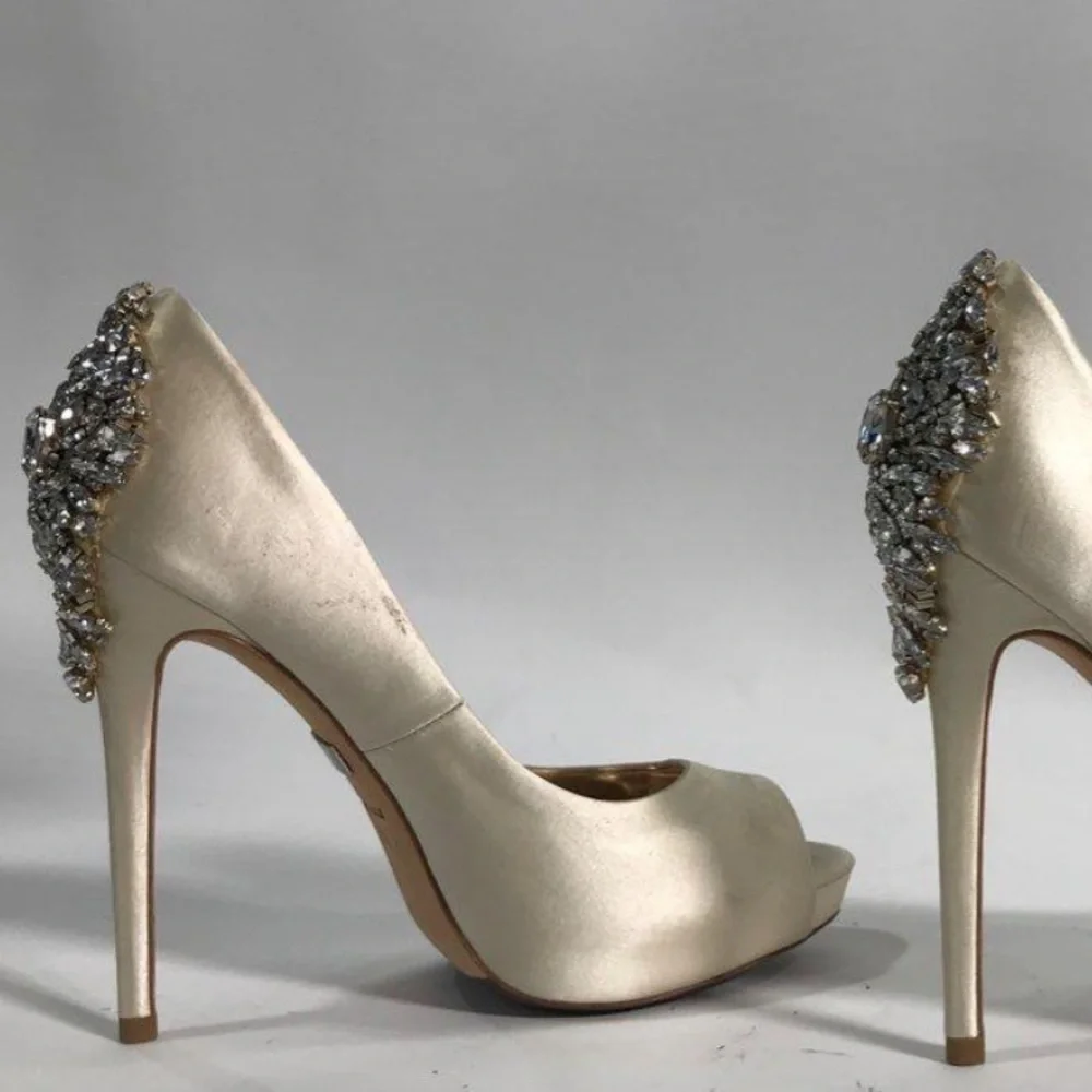Women’s Badgley Mischka Kiara Satin Embellished Peep Toe Pump Cream Size 7.5M